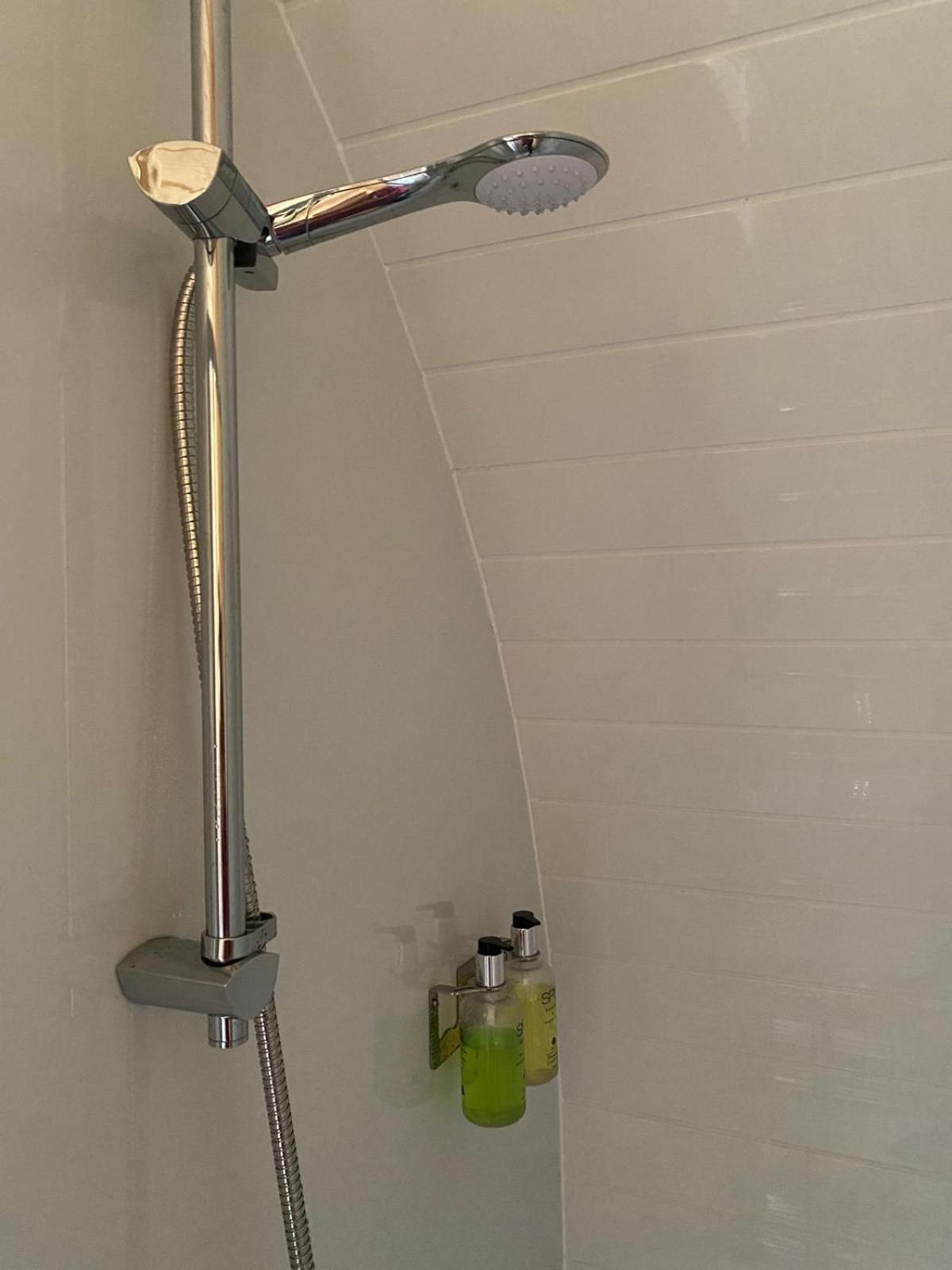 格拉斯哥 Campsie Luxury Pods With Hot Tub酒店 外观 照片