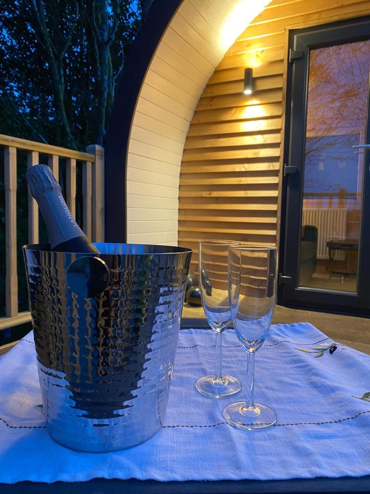 格拉斯哥 Campsie Luxury Pods With Hot Tub酒店 外观 照片